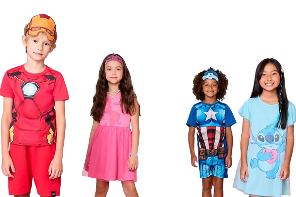 Crianças modelos da Agência Vogue fantasiadas de super-heróis